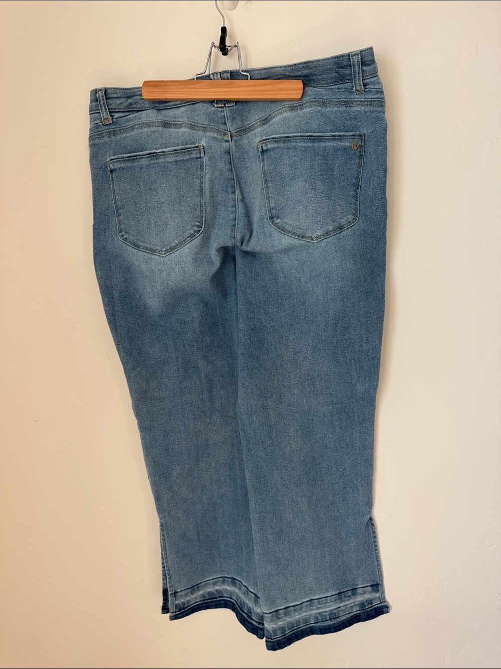 Wit & Wisdom Bennett Kick Flare Jeans Light Wash Released Hem Stretch Denim 14 - Picture 4 of 14